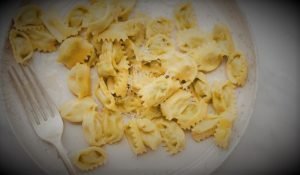 Piatto di agnolotti del plin o agnolotti piemontesi