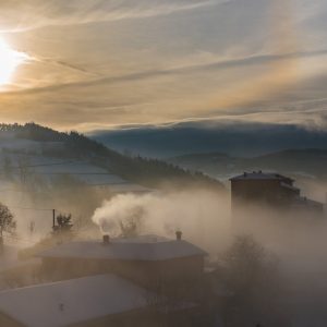 Cose da vedere nelle Langhe: colline disegnate dalle nebbie mattutine