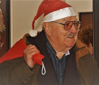 Il nonno travestito da Babbo Natale