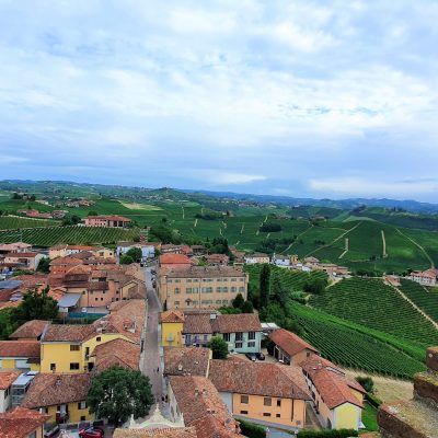 paesini sentieri vigne e castelli nei trekking nelle Langhe